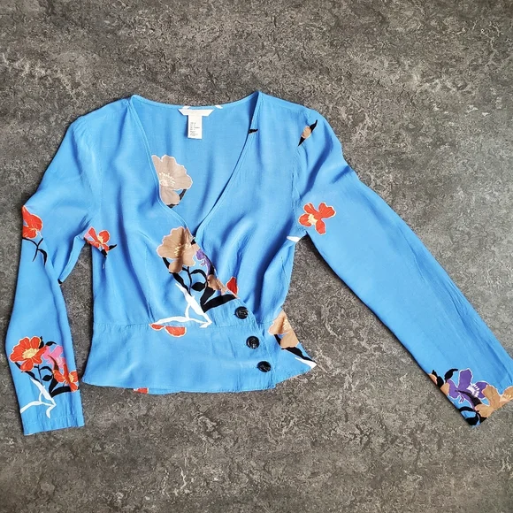 H&M Blue Floral Wrap Cropped Long Sleeve VGUC Blouse Sz 4/Small - Picture 7 of 9